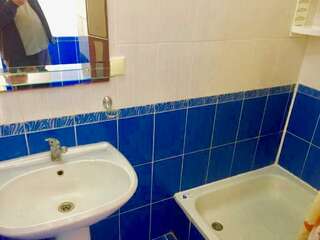 Гостиница Московский Судак Двухместный номер с 1 кроватью или 2 отдельными кроватями и собственной ванной комнатой-4