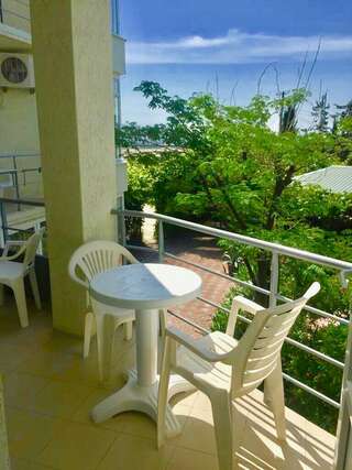 Гостиница Московский Судак Двухместный номер с 1 кроватью или 2 отдельными кроватями и собственной ванной комнатой-3