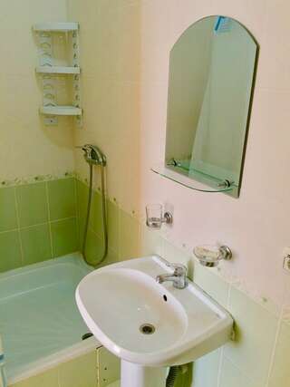 Гостиница Московский Судак Четырехместный номер с балконом-7