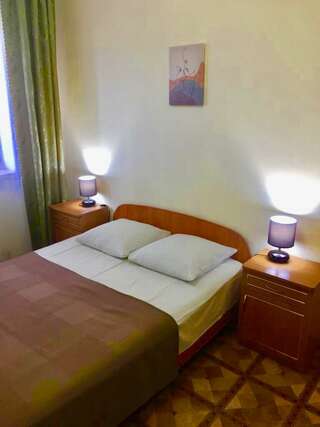 Гостиница Московский Судак Трехместный номер Делюкс с видом на море-2