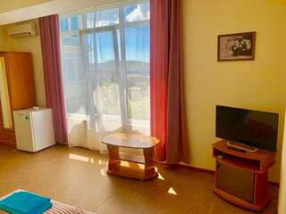 Гостиница Московский Судак Трехместный номер Делюкс с видом на море-3